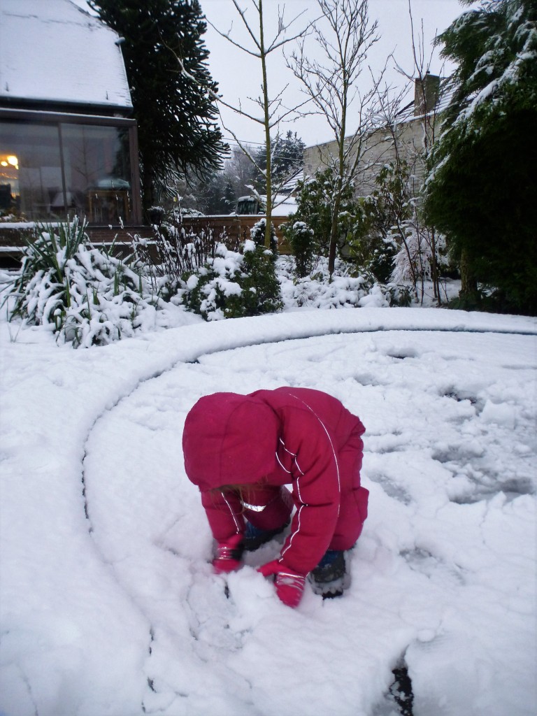 trampoline, sneeuw